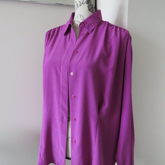 Vintage 1980s Fuschia Blouse With Hidden Buttons And Cinched Waist - Picture 2 of 8